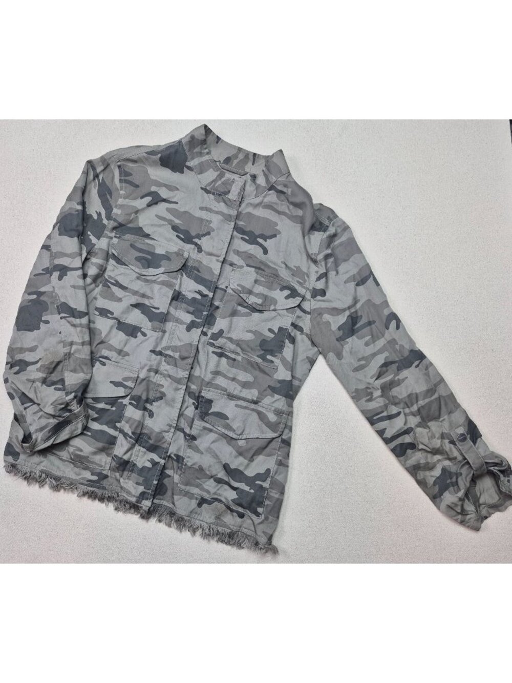 Sanctuary Women's Roll Tab Frayed Hem Long Sleeve Snap Up Green Camo Jacket Sz M